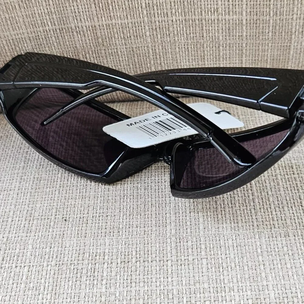 Kids Sunglasses Black Wrap Eye Wear 100% UV Prtotect Sunglasses for 7-10 years